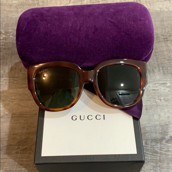 Gucci Accessories - Havana round sunglasses